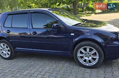 Хэтчбек Volkswagen Golf 2000 в 
