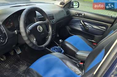 Хэтчбек Volkswagen Golf 2000 в 