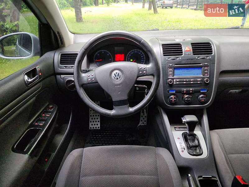 Хетчбек Volkswagen Golf 2005 в Харкові