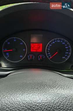 Хэтчбек Volkswagen Golf 2005 в 