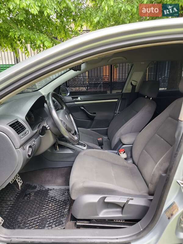 Хетчбек Volkswagen Golf 2005 в Харкові