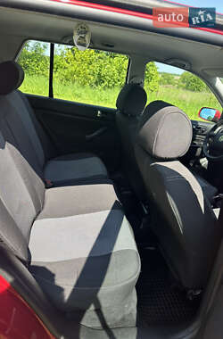Хэтчбек Volkswagen Golf 2001 в 