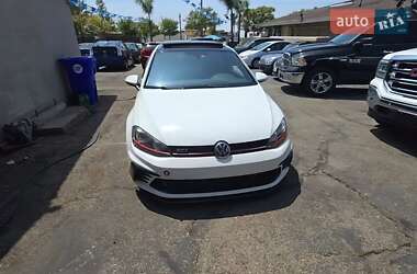Хэтчбек Volkswagen Golf 2015 в 