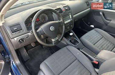 Хэтчбек Volkswagen Golf 2008 в 