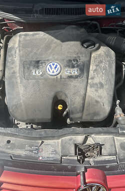 Хэтчбек Volkswagen Golf 2001 в 