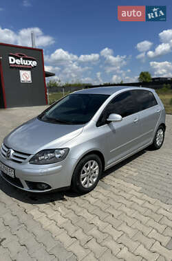 Хэтчбек Volkswagen Golf 2005 в Черновцах
