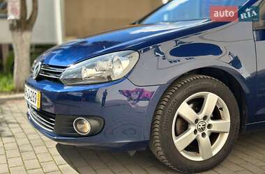 Хэтчбек Volkswagen Golf 2010 в 