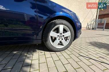 Хэтчбек Volkswagen Golf 2010 в 