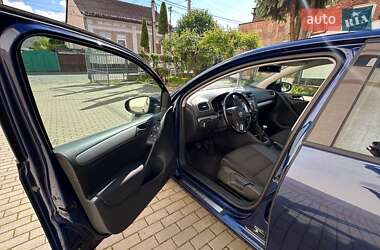 Хэтчбек Volkswagen Golf 2010 в 