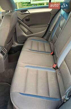 Хэтчбек Volkswagen Golf 2010 в 