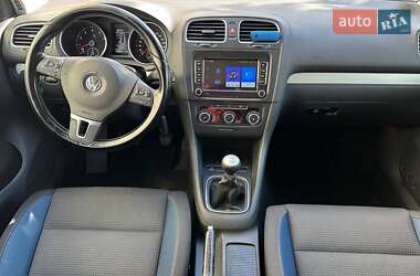 Хэтчбек Volkswagen Golf 2010 в 