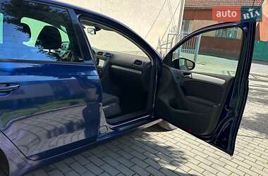 Хэтчбек Volkswagen Golf 2010 в 