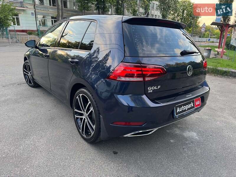 Хэтчбек Volkswagen Golf 2018 в Киеве