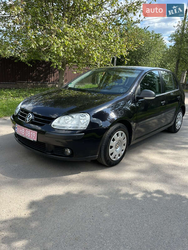 Хэтчбек Volkswagen Golf 2006 в 