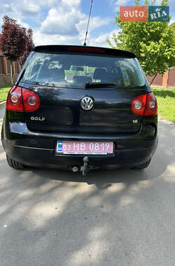 Хэтчбек Volkswagen Golf 2006 в 