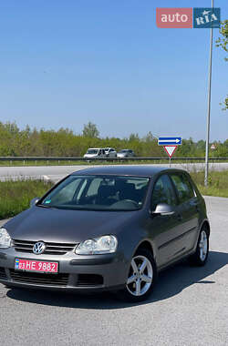 Хетчбек Volkswagen Golf 2005 в Звягелі