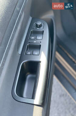 Хэтчбек Volkswagen Golf 2005 в 