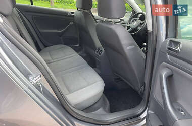 Хэтчбек Volkswagen Golf 2005 в 