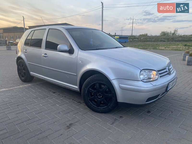 Хэтчбек Volkswagen Golf 2001 в Ирпене