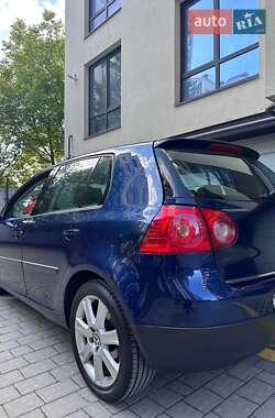 Хэтчбек Volkswagen Golf 2006 в 