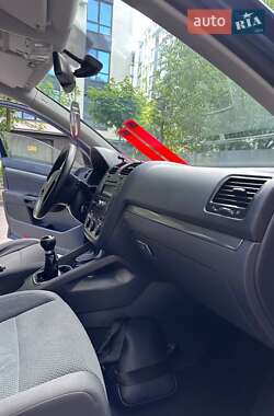 Хэтчбек Volkswagen Golf 2006 в 
