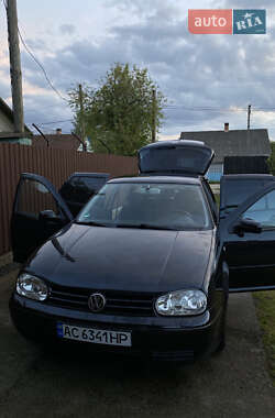 Хетчбек Volkswagen Golf 2001 в Луцьку