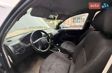 Хетчбек Volkswagen Golf 2001 в 