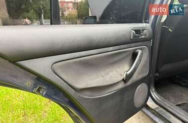 Хетчбек Volkswagen Golf 2001 в 