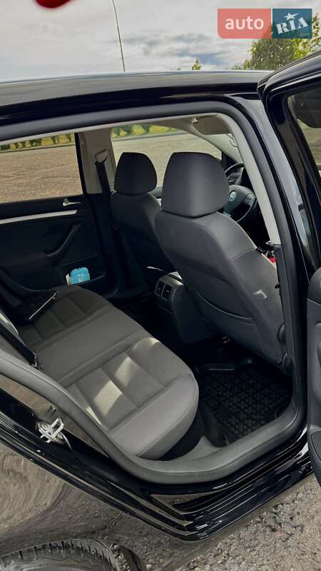 Хэтчбек Volkswagen Golf 2008 в 