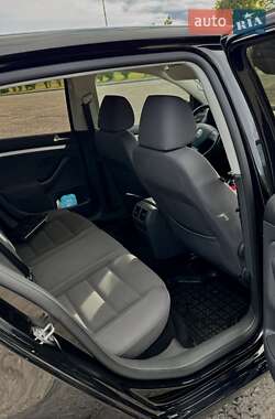 Хэтчбек Volkswagen Golf 2008 в 