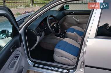 Хэтчбек Volkswagen Golf 2001 в 