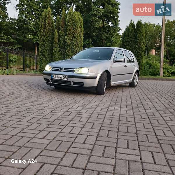 Хэтчбек Volkswagen Golf 2001 в 
