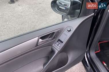 Хетчбек Volkswagen Golf 2010 в 