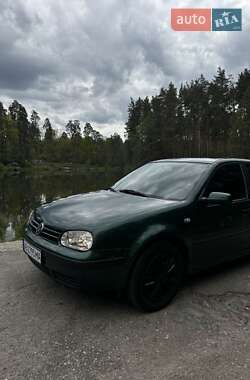 Хэтчбек Volkswagen Golf 2001 в Киеве