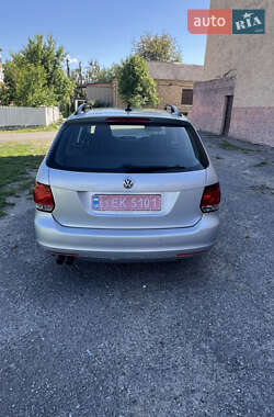 Универсал Volkswagen Golf 2010 в 