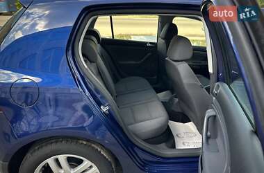 Хэтчбек Volkswagen Golf 2008 в 