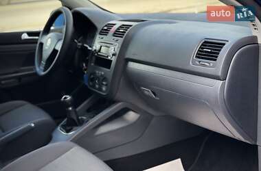 Хэтчбек Volkswagen Golf 2008 в 