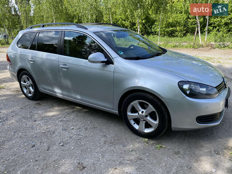 Универсал Volkswagen Golf 2010 в Калиновке
