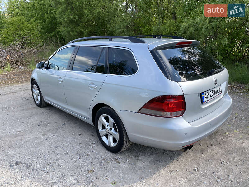 Универсал Volkswagen Golf 2010 в Калиновке
