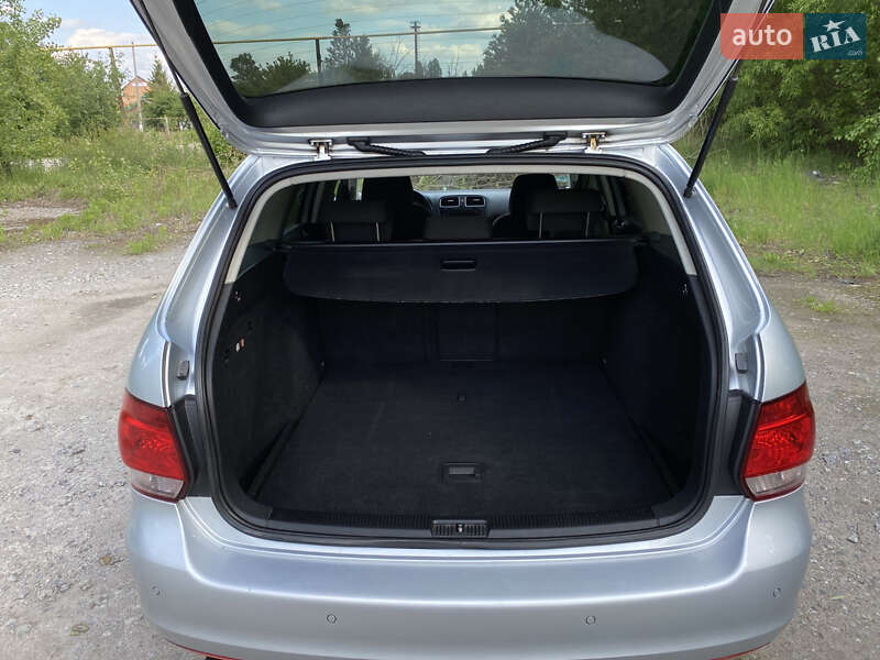 Универсал Volkswagen Golf 2010 в Калиновке