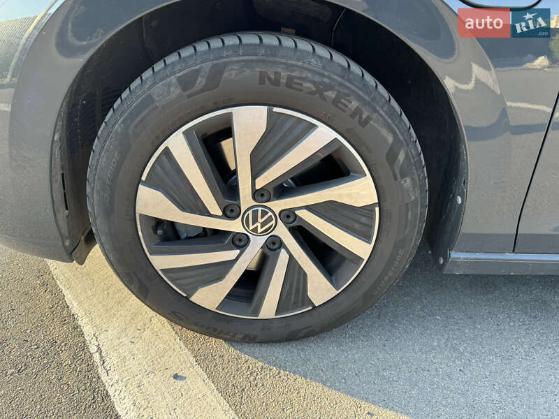Хетчбек Volkswagen Golf 2021 в Києві