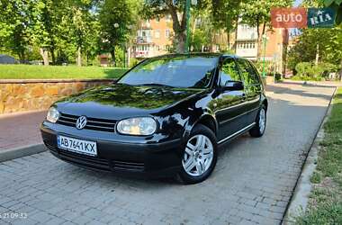 Хэтчбек Volkswagen Golf 2001 в Могилев-Подольске