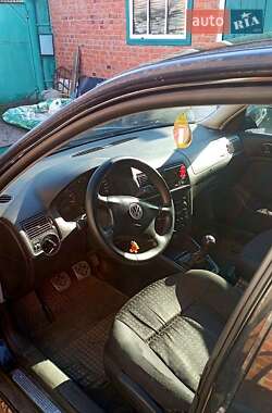 Хетчбек Volkswagen Golf 2003 в Краснокутську
