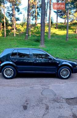 Хетчбек Volkswagen Golf 2001 в 