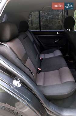 Хетчбек Volkswagen Golf 2001 в 