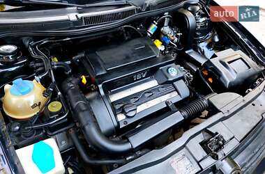 Хетчбек Volkswagen Golf 2001 в 