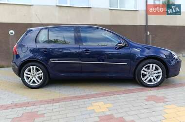 Хетчбек Volkswagen Golf 2008 в 