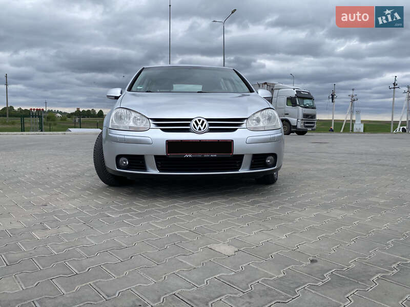 Хэтчбек Volkswagen Golf 2005 в Луцке