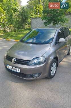 Хэтчбек Volkswagen Golf 2010 в Киеве