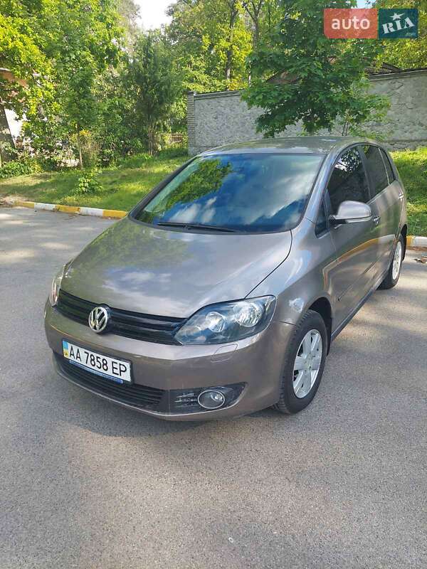 Хетчбек Volkswagen Golf 2010 в Києві
